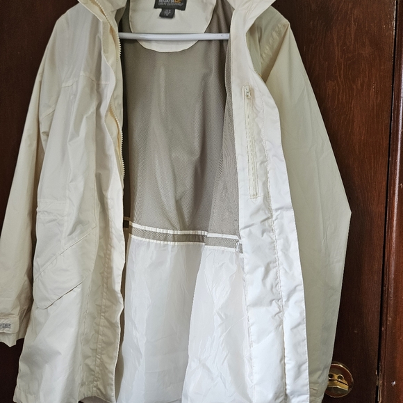 New Cream Regatta Ladies Activewear Windbreaker - Picture 2 of 4